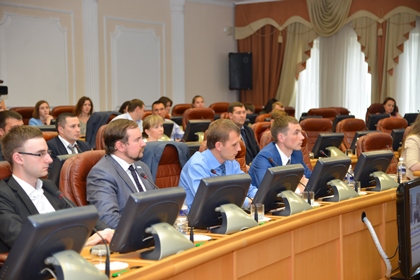 Проведение антинаркотической акции и создание аллеи профессионального мастерства обсудили на сессии Молодежного парламента 