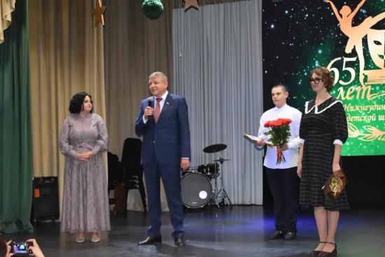 Депутаты Заксобрания поздравили учреждения образования с юбилейными датами 