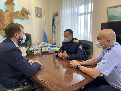 Александр Ведерников провел рабочую встречу с генерал-майором Юрием Чистоходовым