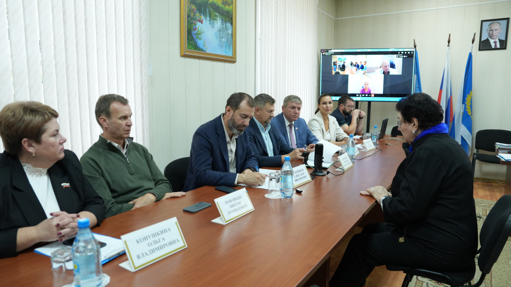 Александр Ведерников провел прием граждан в Нижнеудинске по вопросам детской безопасности и доступности специализированной медпомощи для пожилых людей