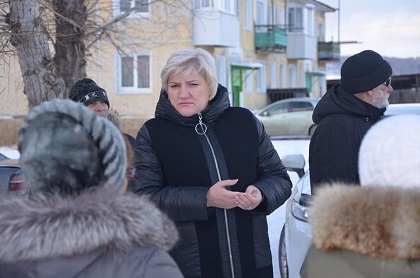 Решить вопрос с ремонтом аварийного фасада многоэтажного дома иркутянам помогает Лариса Егорова