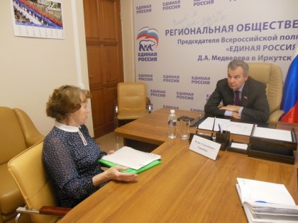 Вопрос устройства ребенка в лагерь и жилищные проблемы помогает решить жителям Иркутской области Игорь Гринберг