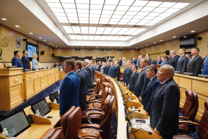 Под председательством Александра Ведерникова начала работу 17 сессия Законодательного Собрания