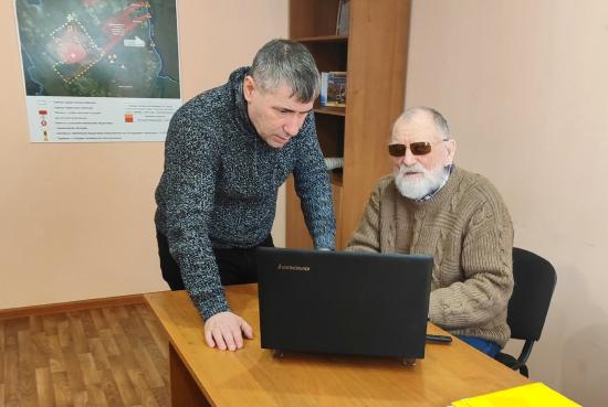 Правовая поддержка людей с ограничениями по здоровью стала темой приёма населения депутатом ЗС Максимом Петровым