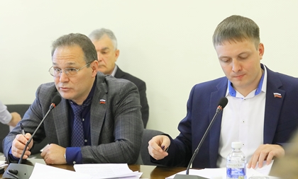 Ликвидация дефицита медиков, капремонт больниц и поликлиник – приоритеты комитета по здравоохранению ЗС
