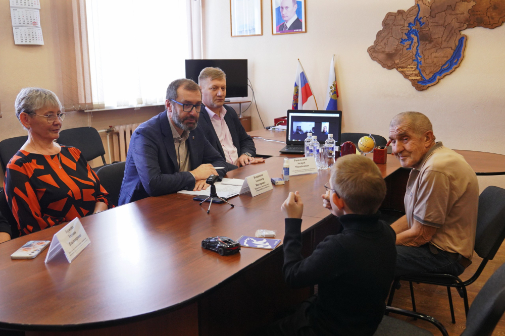 При содействии Александра Ведерникова решился вопрос с предоставлением лечебных путевок пенсионерам и организацией праздника для детей с ОВЗ