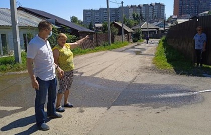 Анатолий Обухов встретился с жителями одной из подтопленных этим летом улицы Иркутска
