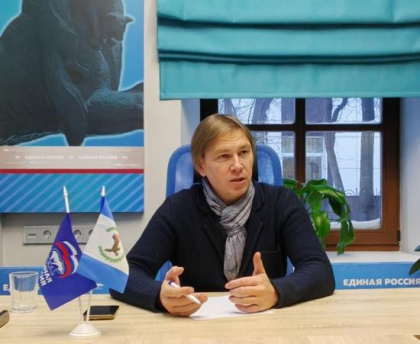 Состояние нескольких объектов в Свердловском округе Иркутска проверил депутат ЗС Максим Девочкин по обращениям граждан