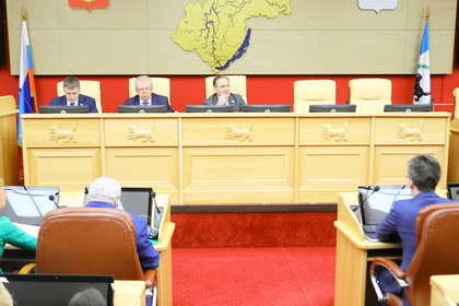 Депутаты Заксобрания предложили увеличить выплаты за опеку над ребенком почти вдвое