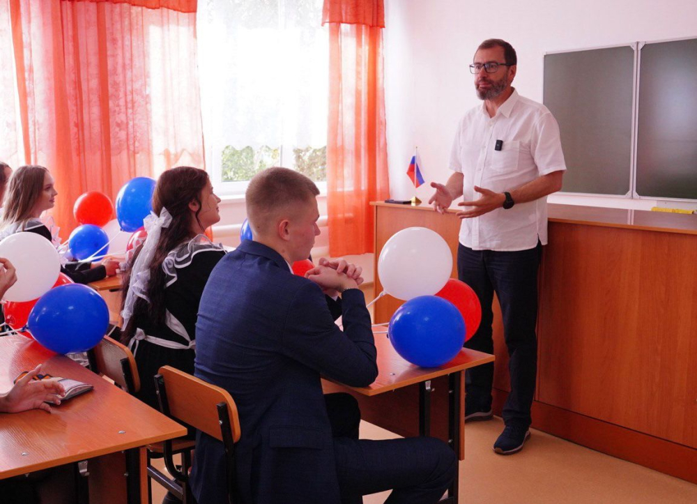 Председатель Заксобрания провел открытый урок для старшеклассников Черемховского района