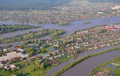 Денис Шершнев продолжает участвовать в восстановлении двух садоводств в поселке Красный Яр под Тулуном