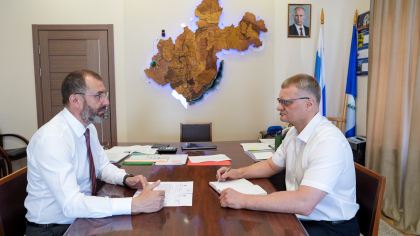 Александр Ведерников и председатель Иркутского областного суда Роман Знаменщиков обсудили вопросы межведомственного взаимодействия