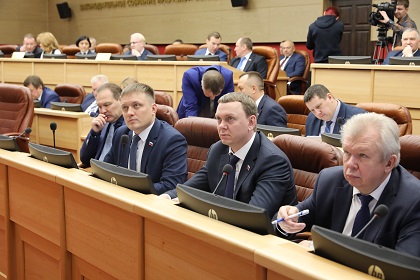 Депутаты сняли с контроля два запроса по объектам здравоохранения 