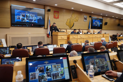 Отчеты ГУ МВД РФ по Иркутской области, КСП, Уполномоченного по правам человека в регионе и сенатора РФ Сергея Брилки рассмотрели на сессии ЗС
