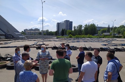 Картодром возле Ледового дворца в Иркутске может стать парковкой, но картингисты не согласны – Лариса Егорова