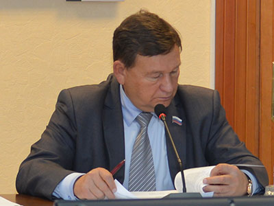 Комитет по госстроительству готовит вопросы к сессии