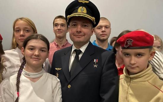 В Ангарске Денис Ягодзинский организовал встречу кадетов с героем России Дамиром Юсуповым