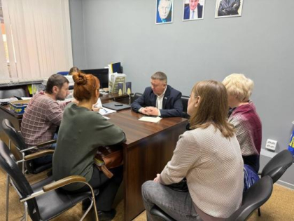 Транспортная безопасность и правовая поддержка жителей стали темами приёмов депутатов ЗС в Иркутске