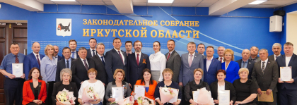 Победителей конкурса по реализации проектов в муниципальных думах наградили в Законодательном Собрании