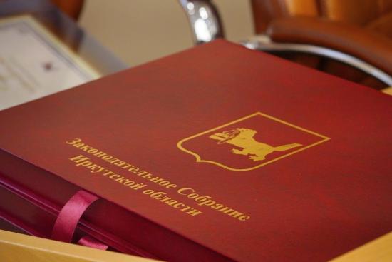 Почётные грамоты Законодательного Собрания вручили областные парламентарии в территориях 