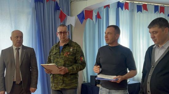 Медальон погибшего бойца Великой Отечественной войны вручили его родственникам в Усть-Илимске через 84 года 