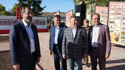 Александр Ведерников проверил реализацию инициативных проектов в Качуге 
