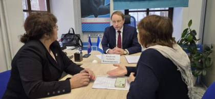 Восемь обращений поступило от граждан к депутату ЗС Алексею Распутину во время приема населения