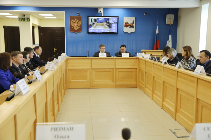 Инициативы депутатов ЗС позволяют привлекать медработников в небольшие города и северные территории