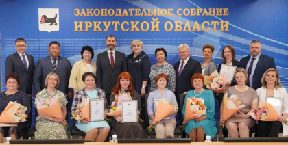 Депутаты ЗакСобрания поздравили соцработников в преддверии профессионального праздника