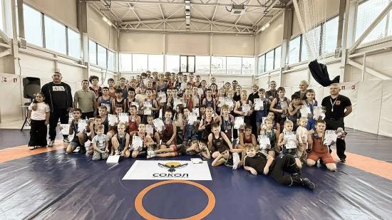 Юношеское первенство по греко-римской борьбе в Братске собрало более 100 спортсменов