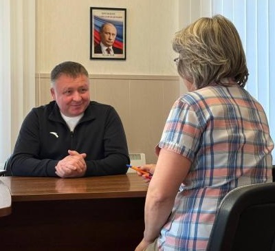 Соцподдержка, развитие бизнеса и инфраструктуры вошли в число обращений к депутату ЗС Андрею Духовникову в Иркутске и Большой Речке