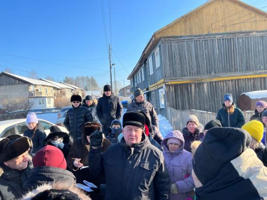 Развитие инфраструктуры окраин Братска стало темой встречи депутата ЗС Эдуарда Дёмина с жителями посёлка Геофизиков