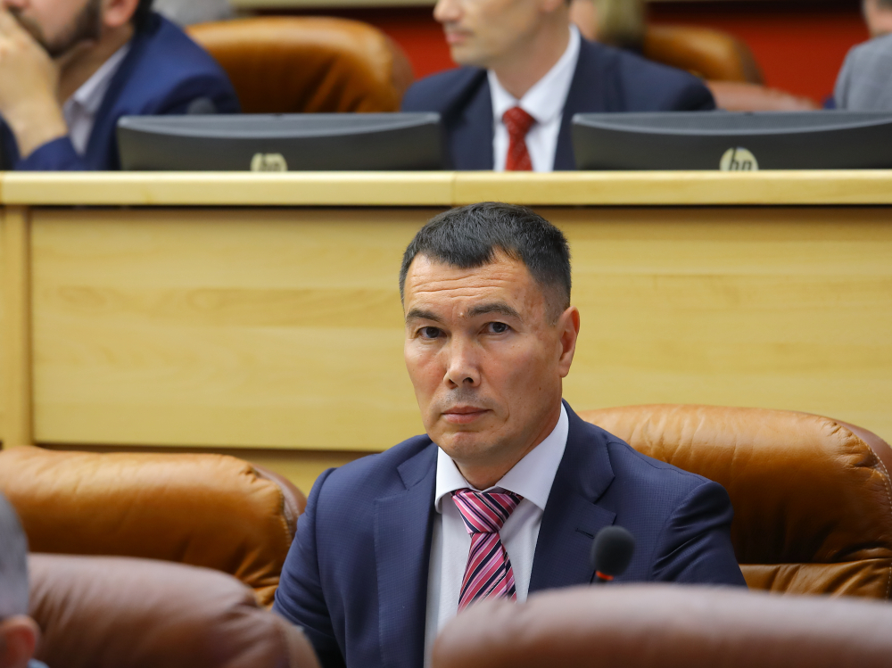 Евгений Сарсенбаев добивается проведения качественного капремонта многоквартирного дома в Ангарске