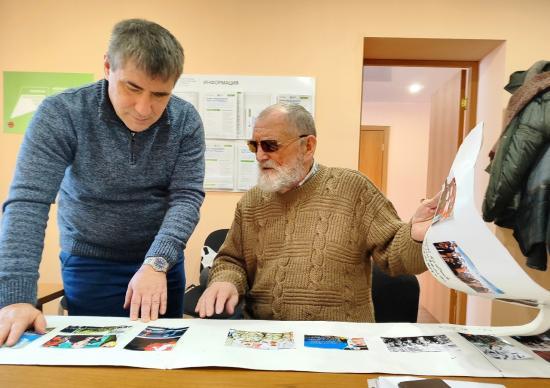 Передвижную фотовыставку, посвящённую защитникам Отечества, поможет организовать депутат ЗС Максим Петров