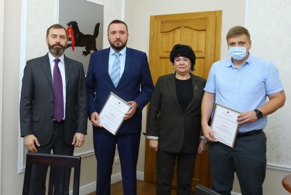 В Заксобрании наградили сотрудников лесхозов за участие в тушении лесных пожаров
