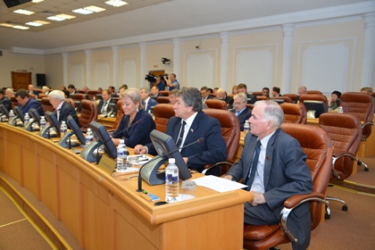 Депутатский запрос о совершенствовании практики предоставления транспортных услуг населению оставлен на контроле