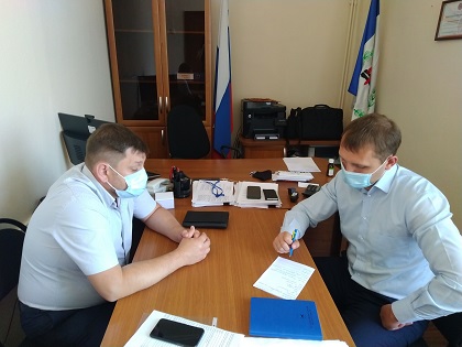 Дмитрий Тютрин помогает избирателям решать их проблемы в условиях самоизоляции