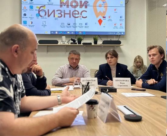 Круглый стол по актуальным вопросам сферы здравоохранения организовал депутат ЗС Андрей Духовников 