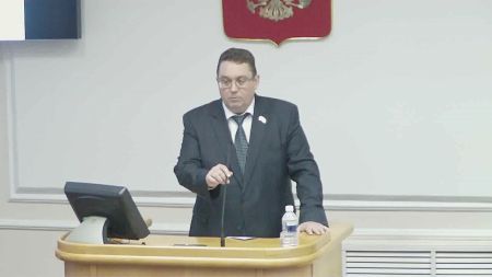 Завершена депутатская проверка о предоставлении некачественного жилья детям-сиротам в Малой Топке