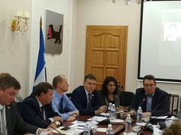 Совещание по вопросам обеспечения школьников бесплатным питанием прошло под руководством Андрея Лабыгина 