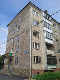 Депутат Анатолий Обухов обратился в Фонд капитального ремонта после просьбы жителей дома в микрорайоне Приморский